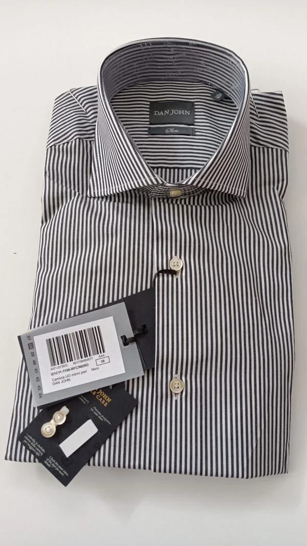 Camisa rayas blancas y negras (UO Micro pari)
